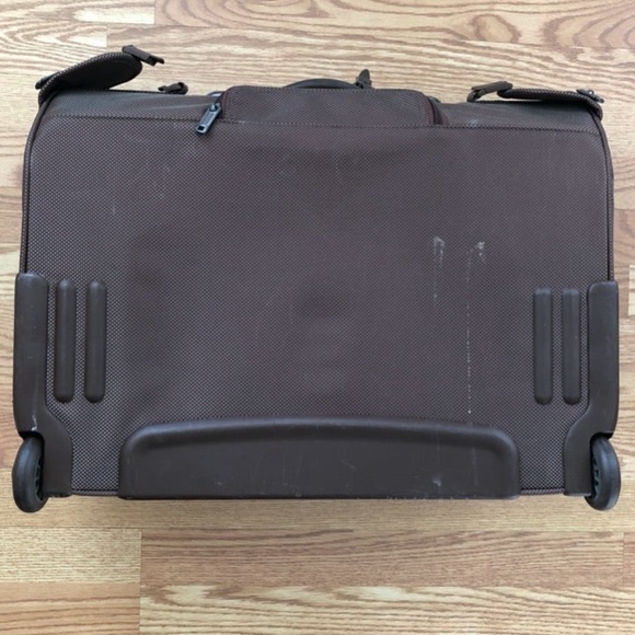 grey/brown TUMI "Alpha" 2-wheeled garment bag - Picture 3 of 12